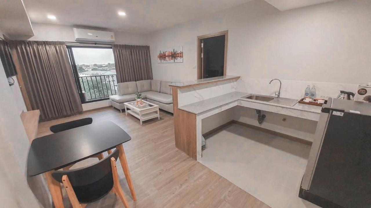Nakara Hotel, ウボンラチャタニ エクステリア 写真