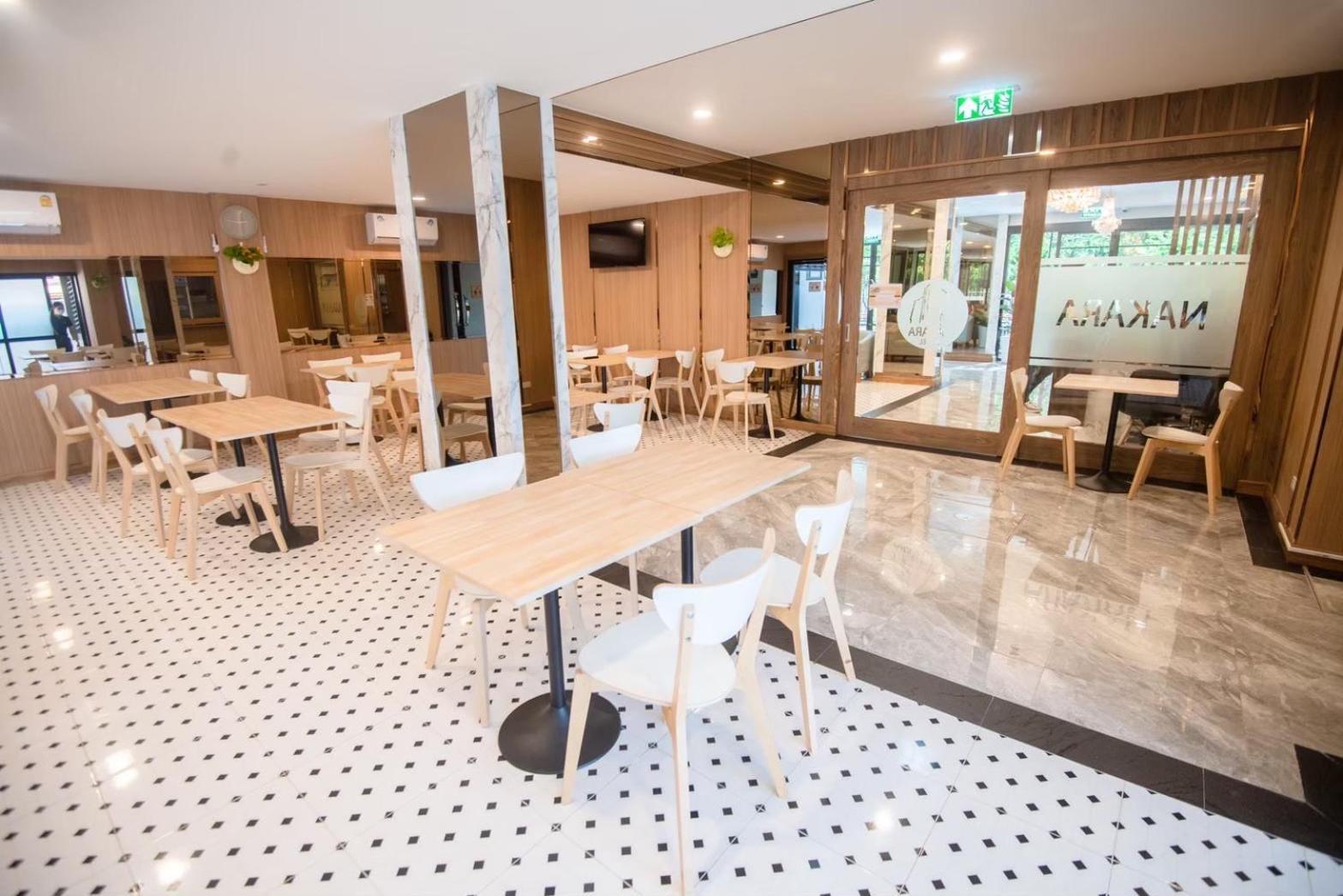 Nakara Hotel, ウボンラチャタニ エクステリア 写真